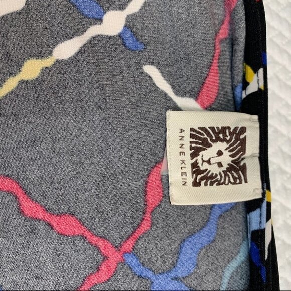 anne Klein🖤Cross Over V- Neck Top Black Geometric Design Size S - Picture 7 of 7